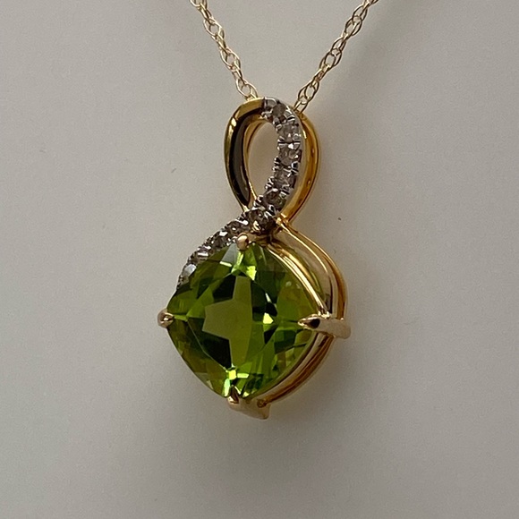 10K Yellow Gold Cushion Cut Natural Peridot and Diamond Pendant with Chain - Picture 3 of 12